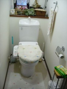 LIXILの一体型トイレ・アステオにお取替え! LIXILの一体型トイレ・アステオにお取替え!